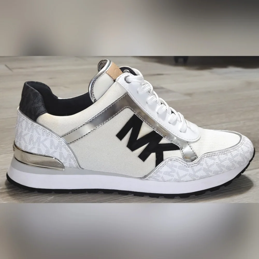 💋Michael Kors Maddy Two-Tone Logo Trainer (10) - Picture 3 of 12